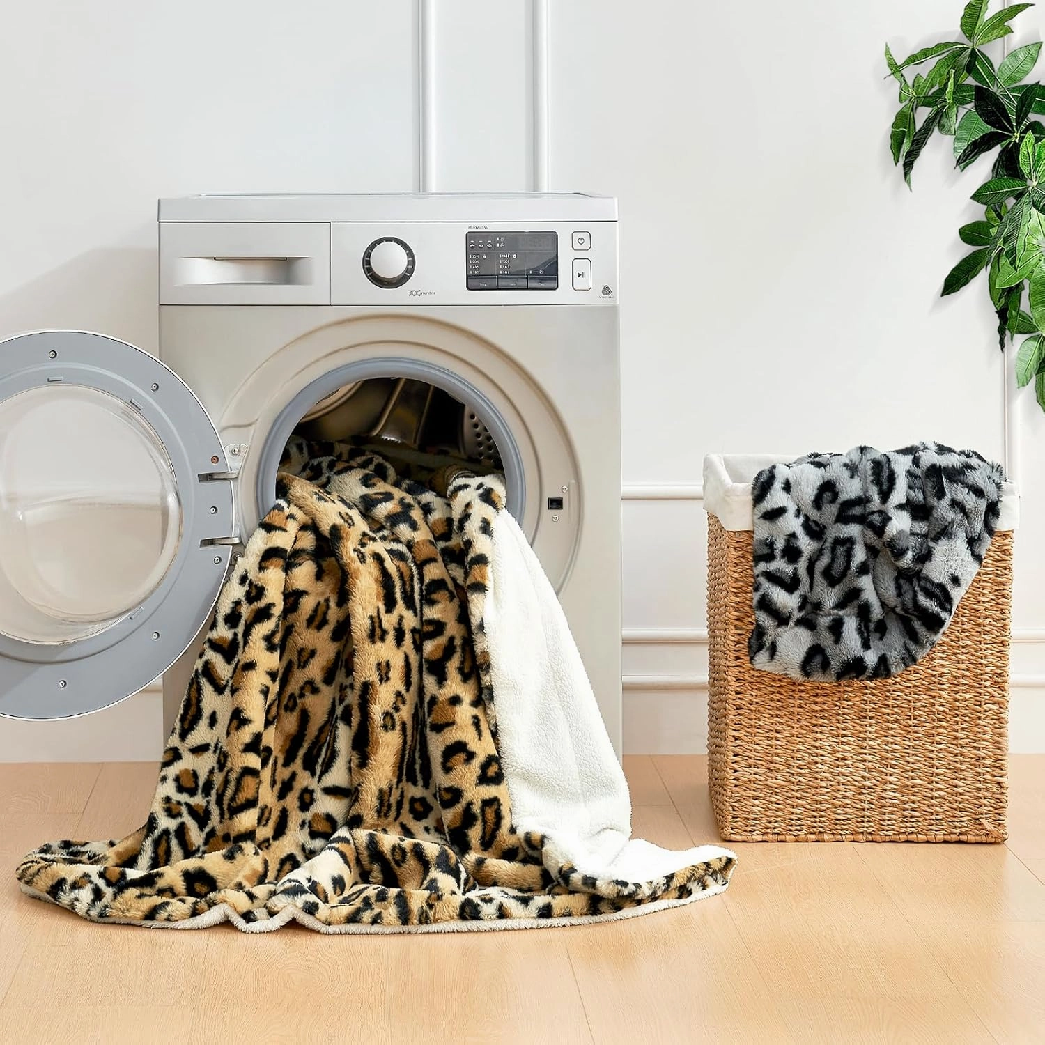 Cozy Bliss Luxury Faux Fur Throw Blanket Leopard Print, Non Shedding Double Sided Sherpa Blankets Super Soft Fluffy Thick Warm Throws Home Decor for Couch Bed Sofa Women,50"*60"Inches Snow Leopard