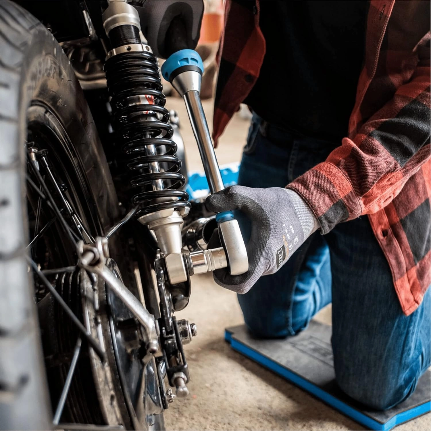 Hazet Torque Wrench 3/8 Inch 5111-3CT | 20-120 Nm, Output: Square 10 mm | User-Friendly Reversible Ratchet for Two Wheels, Cars and NKW, Made in Germany