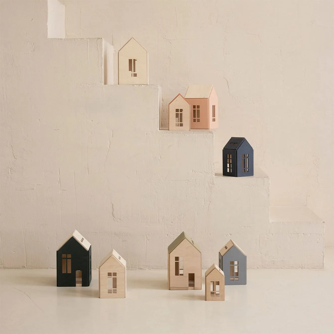 Magnetic Dollhouse - Natural, Medium