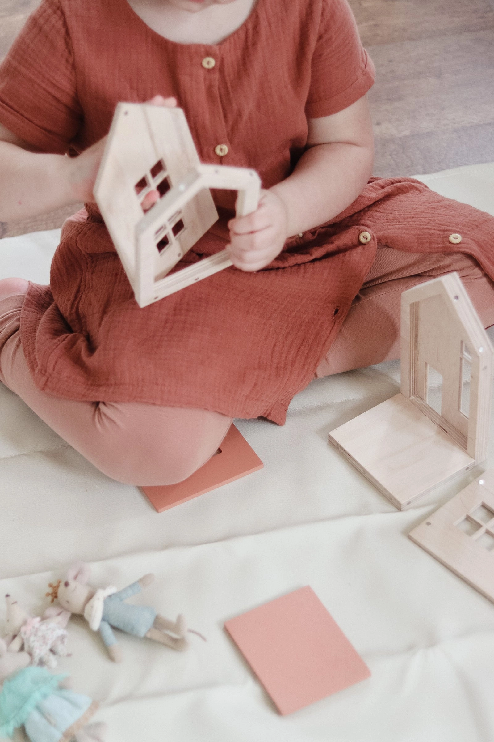 Magnetic Dollhouse - Medium