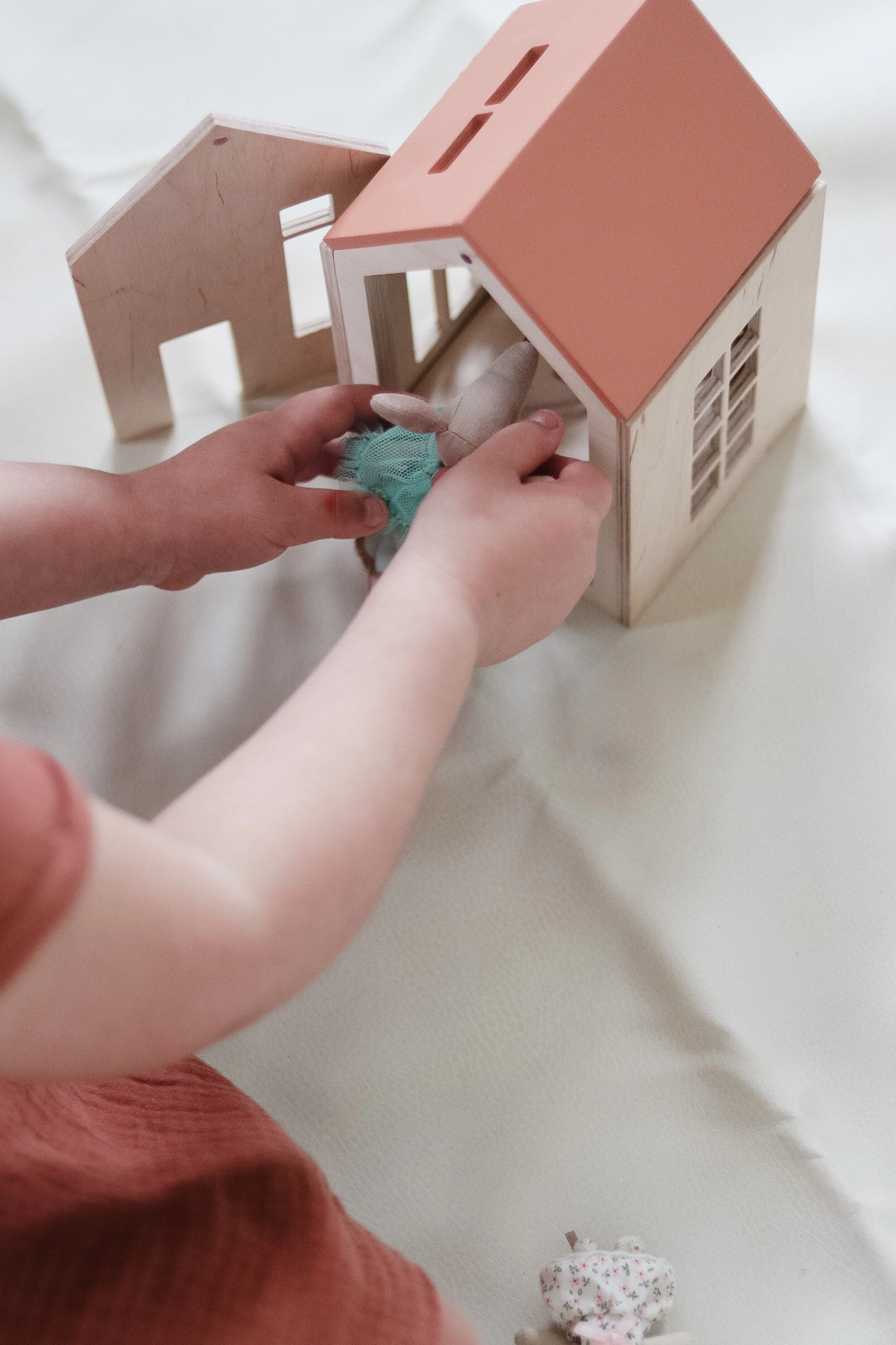 Magnetic Dollhouse - Medium