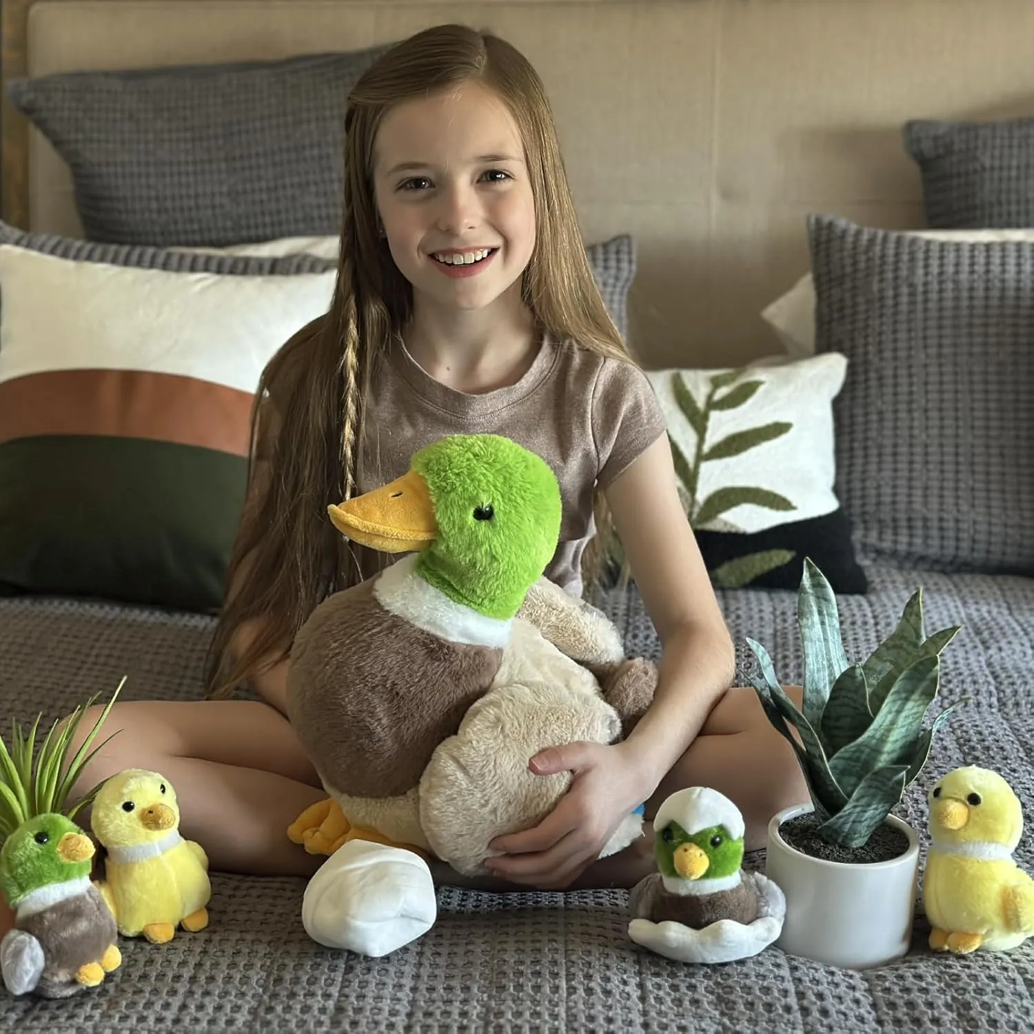 MaoGoLan Stuffed Duck Plush 16'' Large Stuffed Animal for Kids, Toddlers, Infant Nursery Item Mother's Day Baby Shower Party Favors - Mallard Duck Mommy with Baby Ducklings & Eggs Inside