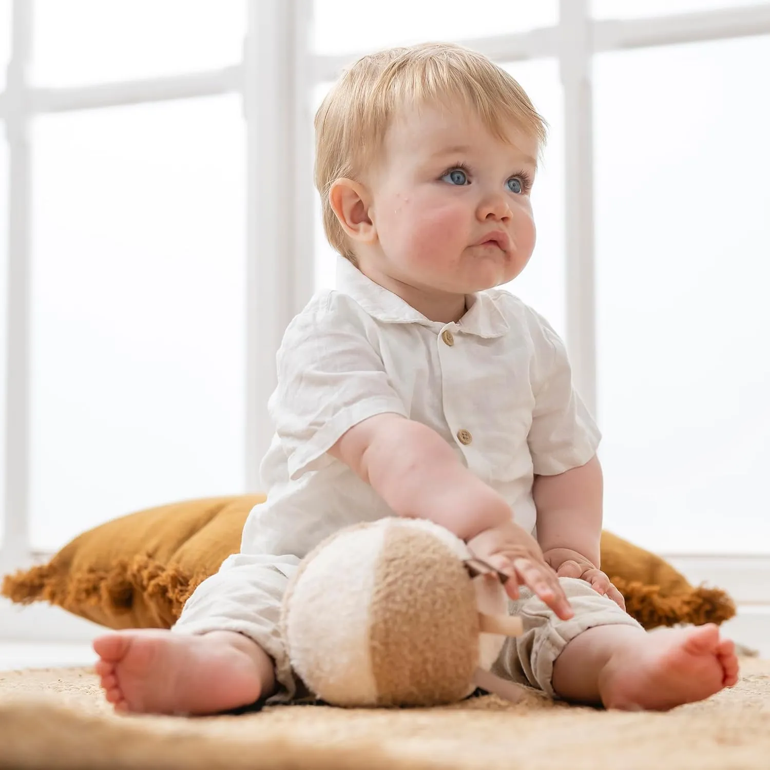 Nattou Polyester Activity Ball, Bear, Plush Ball with Rattle for Newborns and Premature Babies ∅ 12 cm, Teddy, White/Light Brown