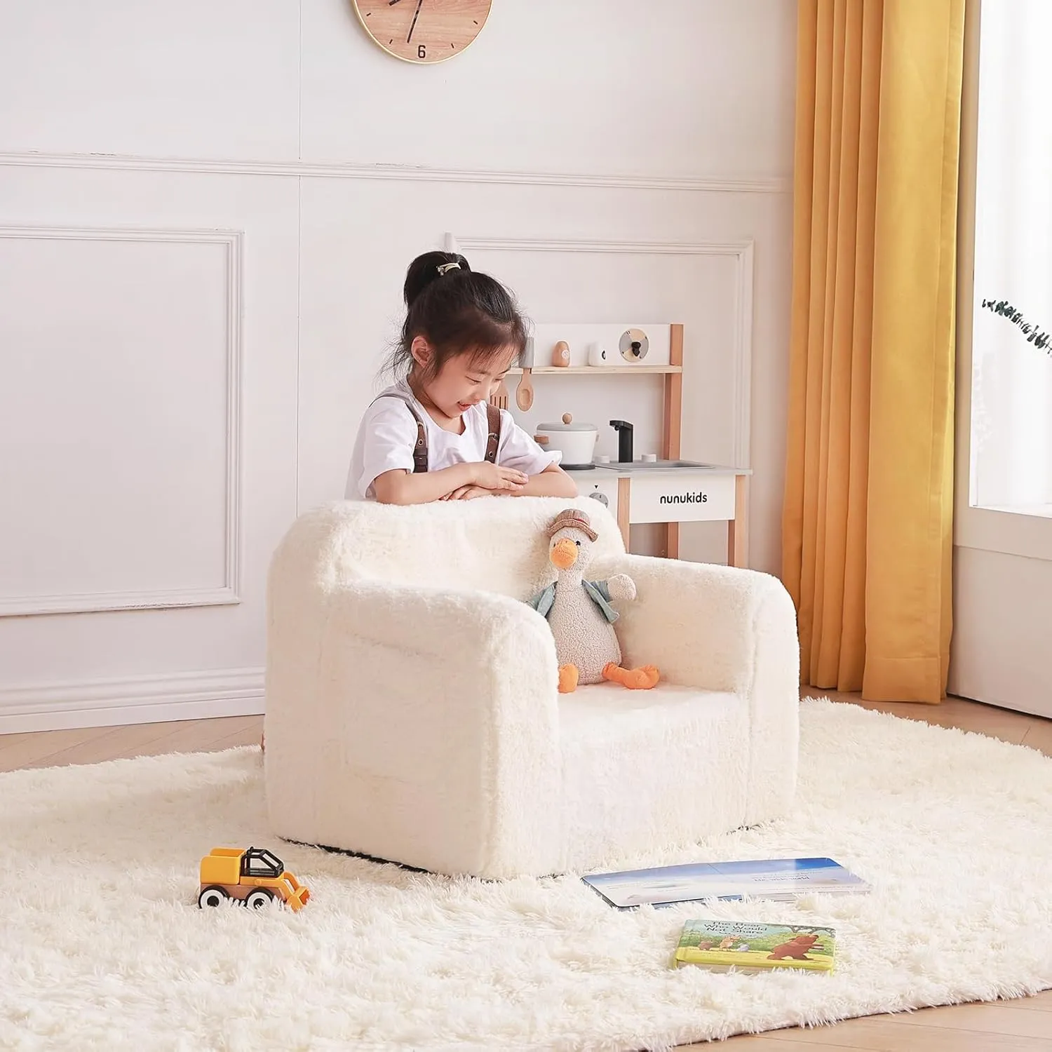 Tiita Kids Sofa Couch, Toddler Foam Sofa Chair, Comfy Child Lounge Chair with Carrying Handle & Side Pockets, Baby Plush Armrest Chair, Lightweight Reading Sofa for Girl or Boy (Beige)