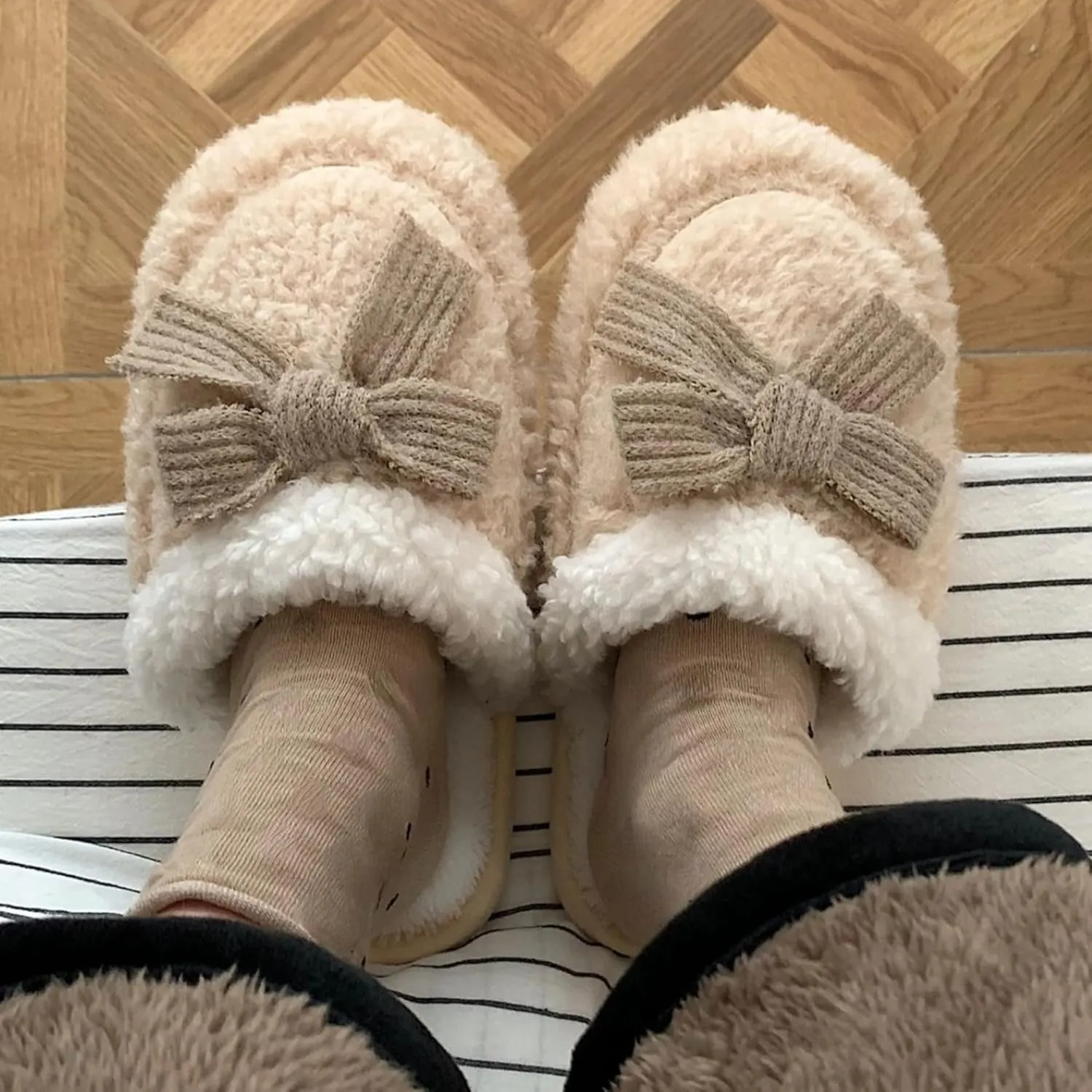 Women's Plush Cute Bow Slippers Indoor House Slippers with Bows Tie Comfy Furry Fuzzy Bedroom Slippers Non-Slip